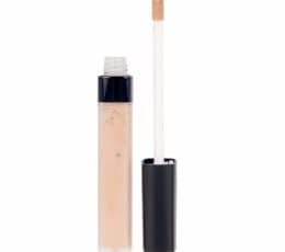 CHANEL ULTRA LE TEINT LE CORRECTEUR - Shade 830