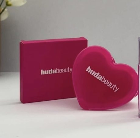 Huda Beauty Heart-Shaped Mirror